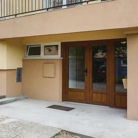 Two-bedroom In דירה שיופוק